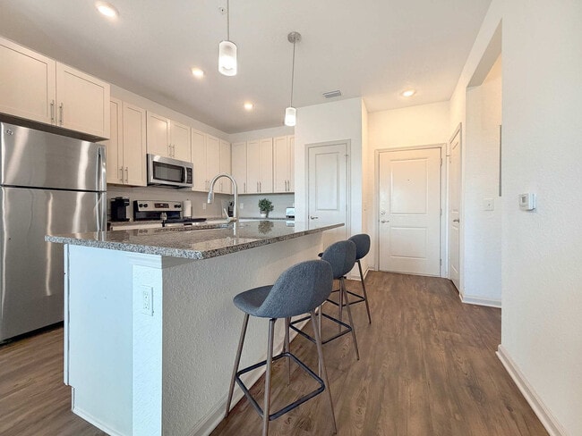 Building Photo - 1515 Flournoy Lp