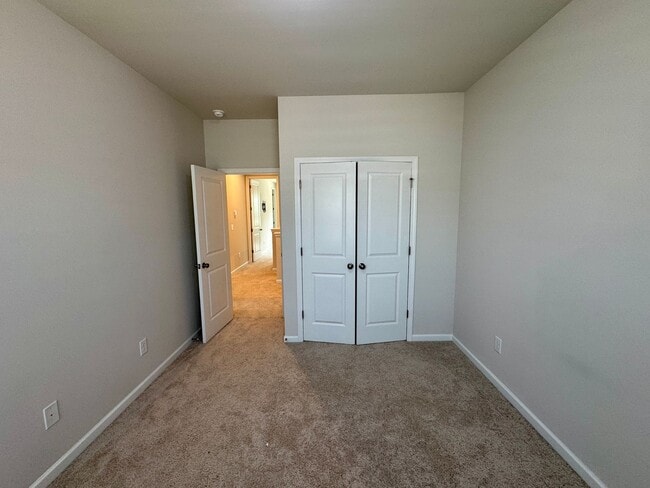 Building Photo - Cute 3BR/2BA Townhouse Minutes from Uptown