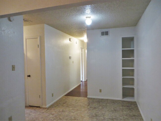 Building Photo - 2 Bedroom 2 Bathroom Georgetown Duplex