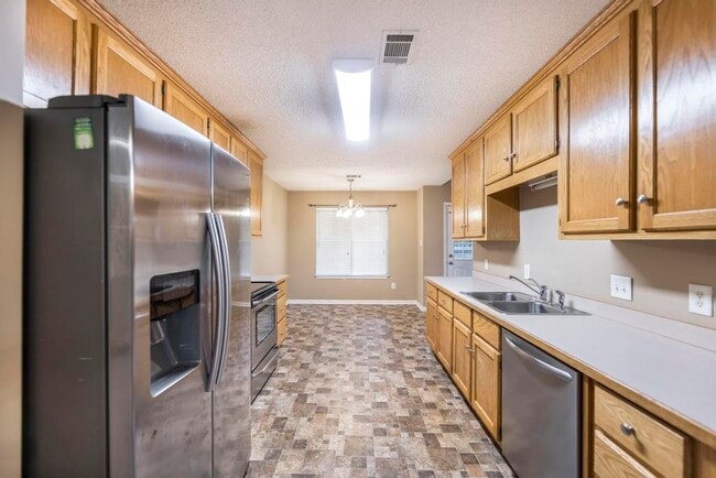 Building Photo - 205 Carver Ct