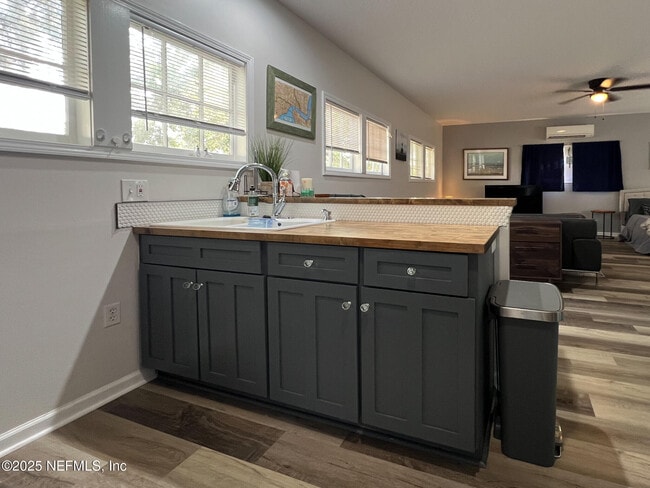 Building Photo - 3568 Riverside Ave