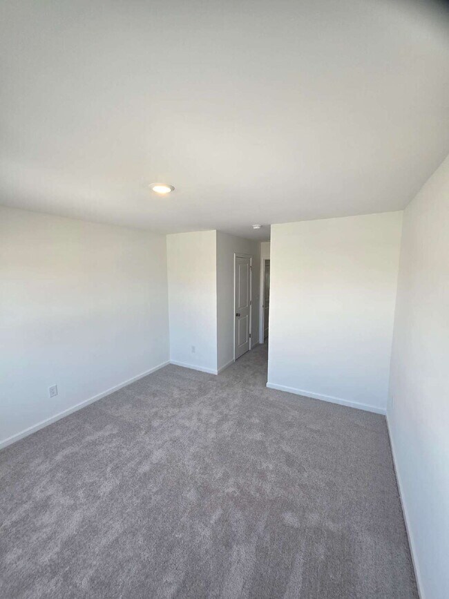 Building Photo - 559 Marcus Wy