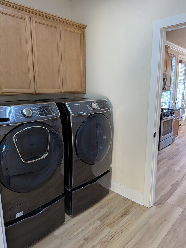 Building Photo - 5592 Diamond Ridge Dr