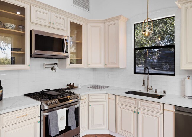 Building Photo - Stunning Mountain Views in Chino Hills for 2-bedroom