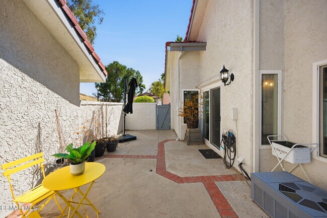 Building Photo - 974 Quarterhorse Ln