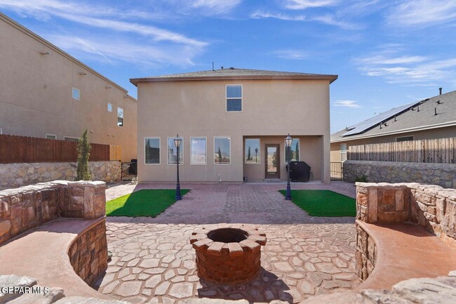 Building Photo - 4040 Loma Dante