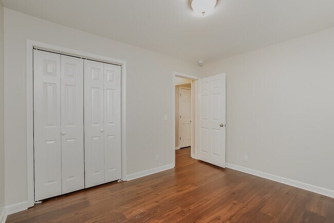 Building Photo - 151 Braxton Ln E