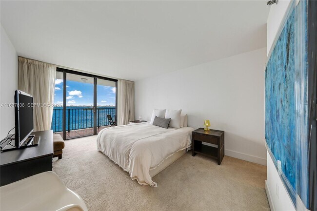 Building Photo - 801 N Venetian Dr