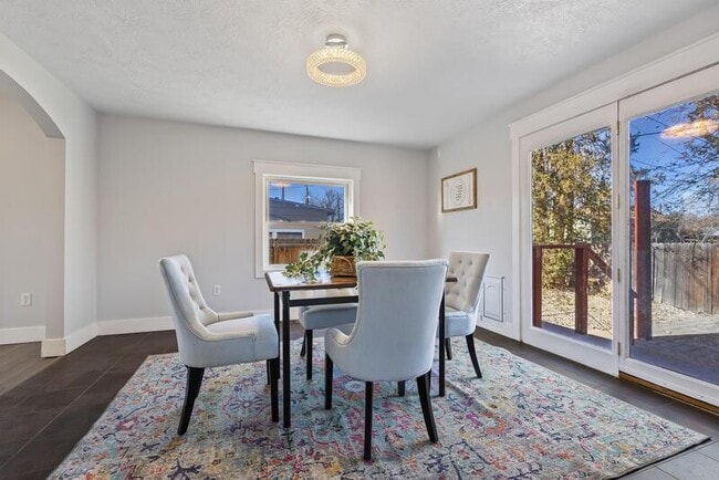 Building Photo - 3718 Custer Dr