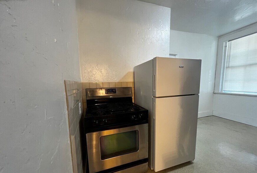 Building Photo - 4 Adella Pl