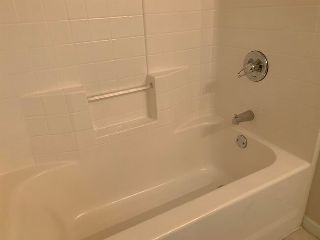 Building Photo - 2005 Mariposa Vista Ln