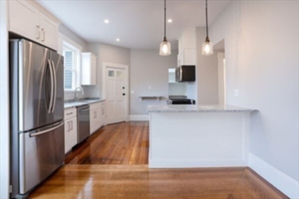 Building Photo - 55 Lyndhurst St