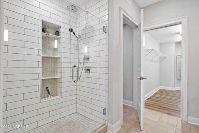 Building Photo - Welcome to your dream condo in the heart o...