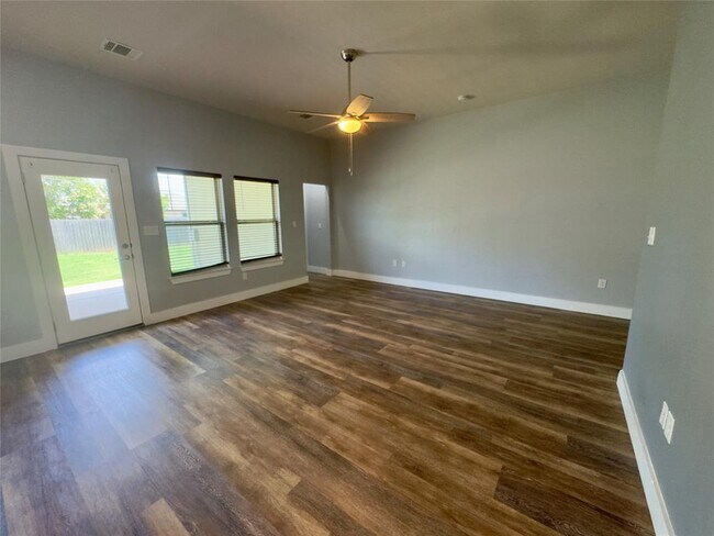 Building Photo - 1520 Hunter's Rd