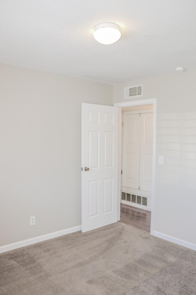 Building Photo - 816 Marimba Dr