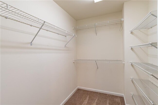 Building Photo - 705 Oxford Crest Ct NW