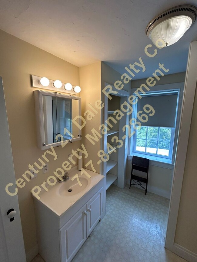 Building Photo - Beautiful 2 Bedroom Home in South Eastern School District