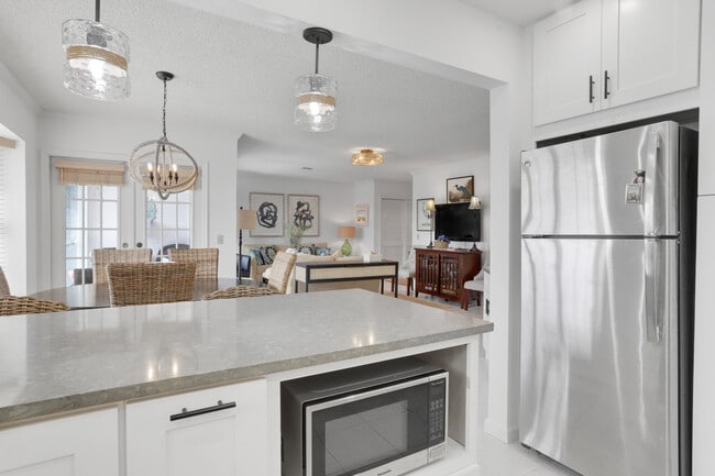 Building Photo - 75 Venetian Dr