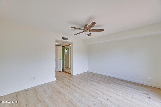Building Photo - 5550 N 71st St