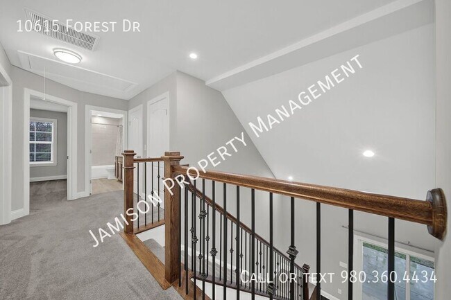 Building Photo - 10615 Forest Dr