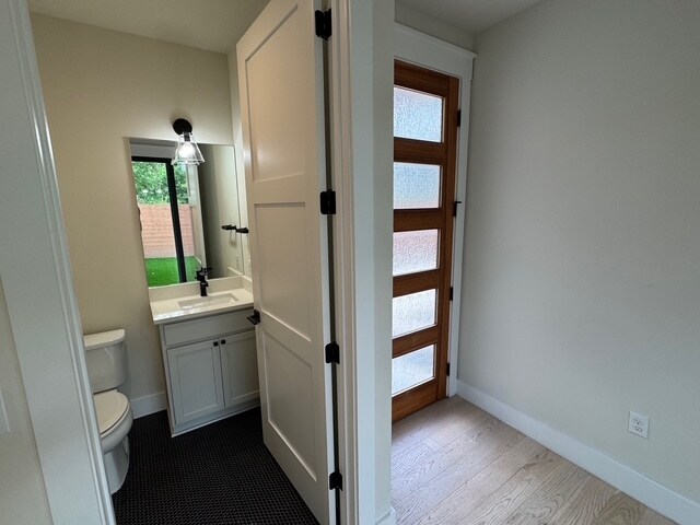 Building Photo - 1101 1/2 Fiesta St