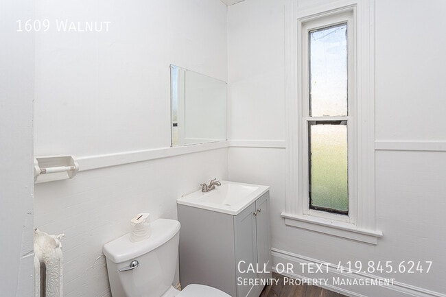 Building Photo - 1609 Walnut-