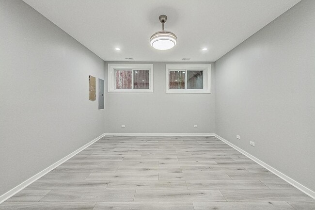 Building Photo - 6626 S Ingleside Ave