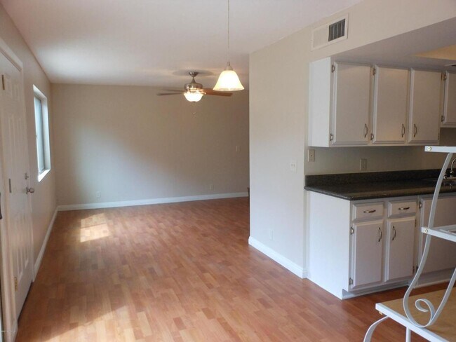 Building Photo - 1255 N 84th Pl