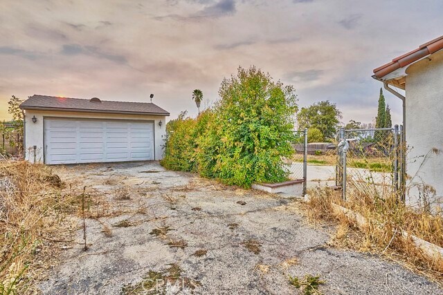 Building Photo - 2751 Batson Ave