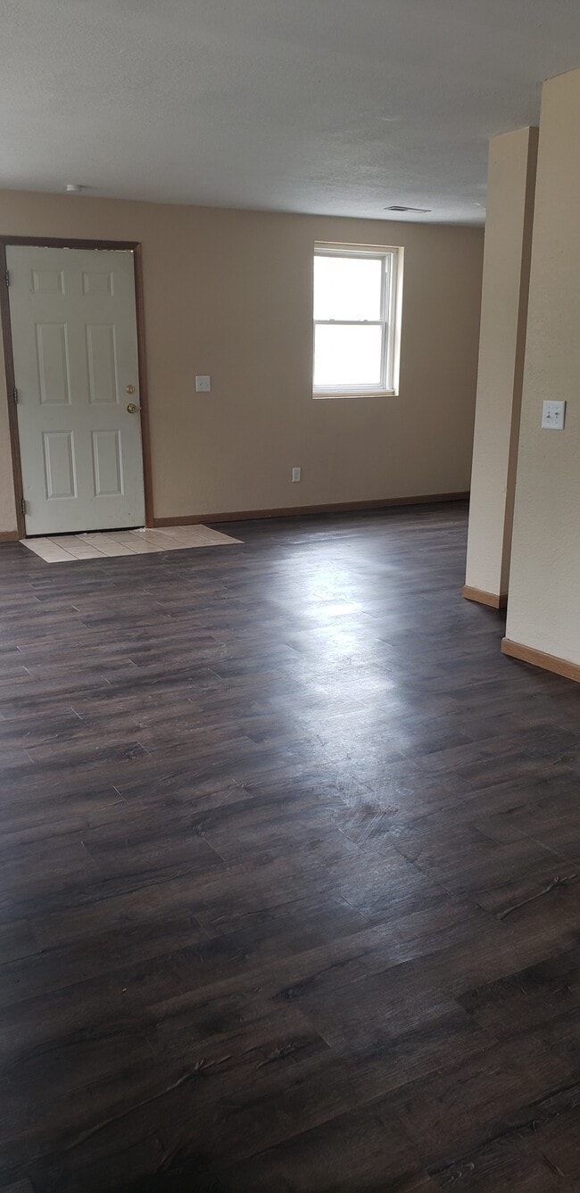 Building Photo - 103 N 6th St