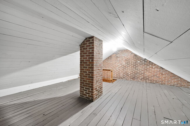 Building Photo - 37 Bushy Hill Rd