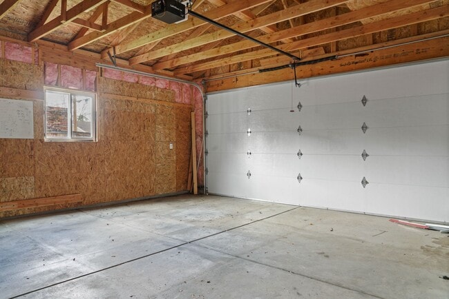 Building Photo - 2370 Elm St