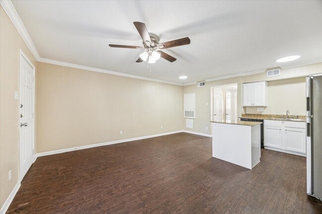 Building Photo - 300 Pecore St