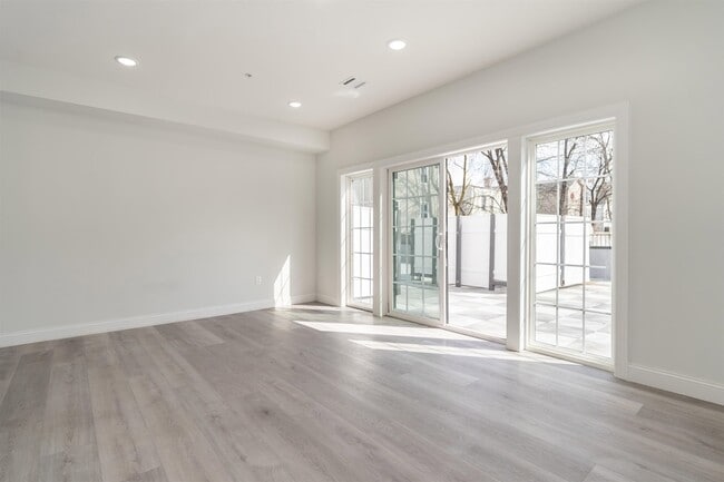 Building Photo - 144 Bergen Ave