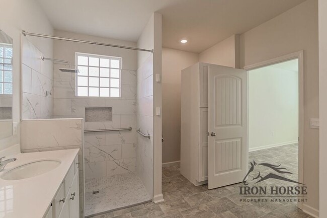 Building Photo - 835 Baker View Ln