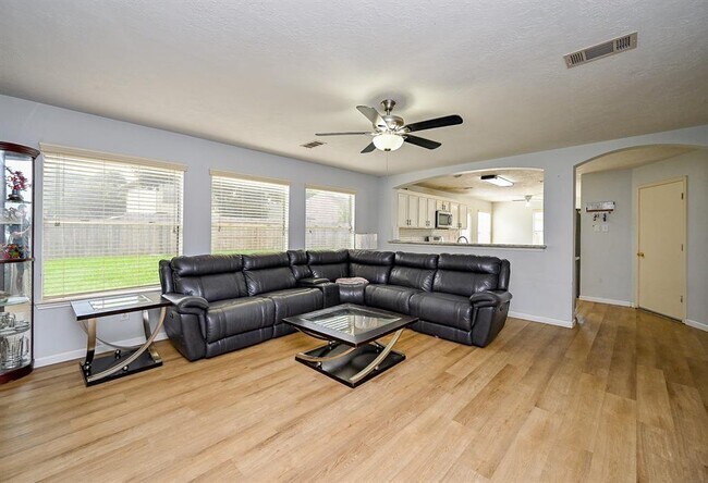 Building Photo - 20418 Linden Tree Dr