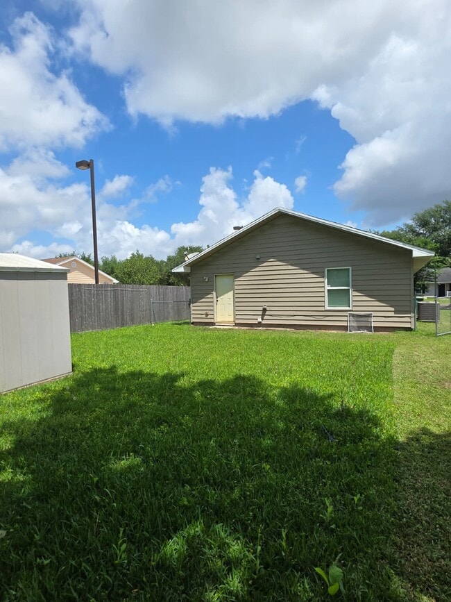 Building Photo - 3367 Angel Ln