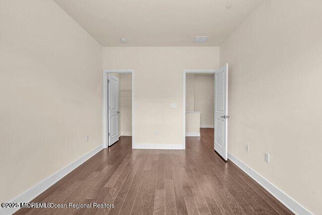 Building Photo - 50 Midway Rd S