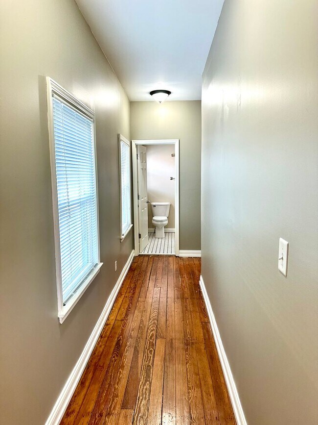 Building Photo - Renovated Germantown House in Great Location