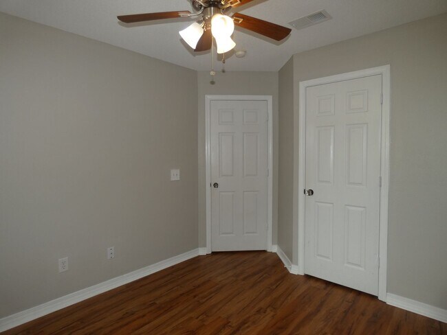 Building Photo - Charming Brick Home - Stonebrook