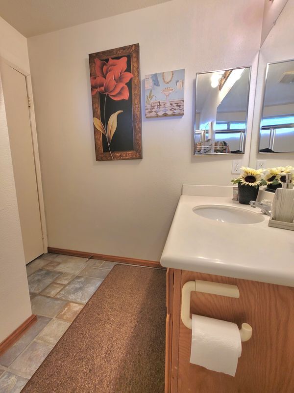 Building Photo - 5560 Barclay Ct