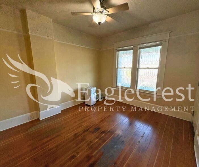 Building Photo - 105NSP