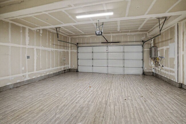 Building Photo - 15137 Breckinridge Ave