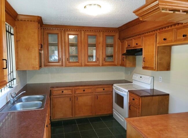 Building Photo - 2426 Spring Dusk Dr