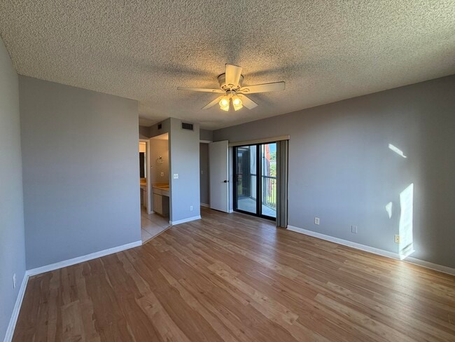 Building Photo - 3768 Victoria Dr