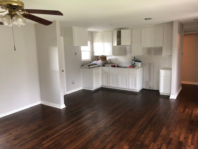 Building Photo - 6017 Sheridan Ave