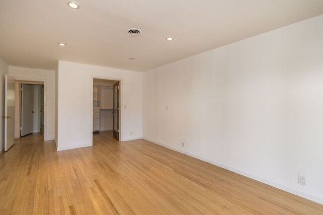 Building Photo - Elegant 3 Bed 2 Bath Home, Beautifully Remodeled in 2011