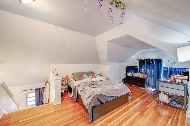 Building Photo - Charming 5-Bedroom Home with Exposed Brick and Modern Upgrades