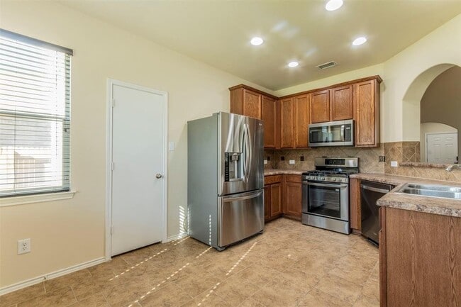 Building Photo - 12116 Pecangate Way