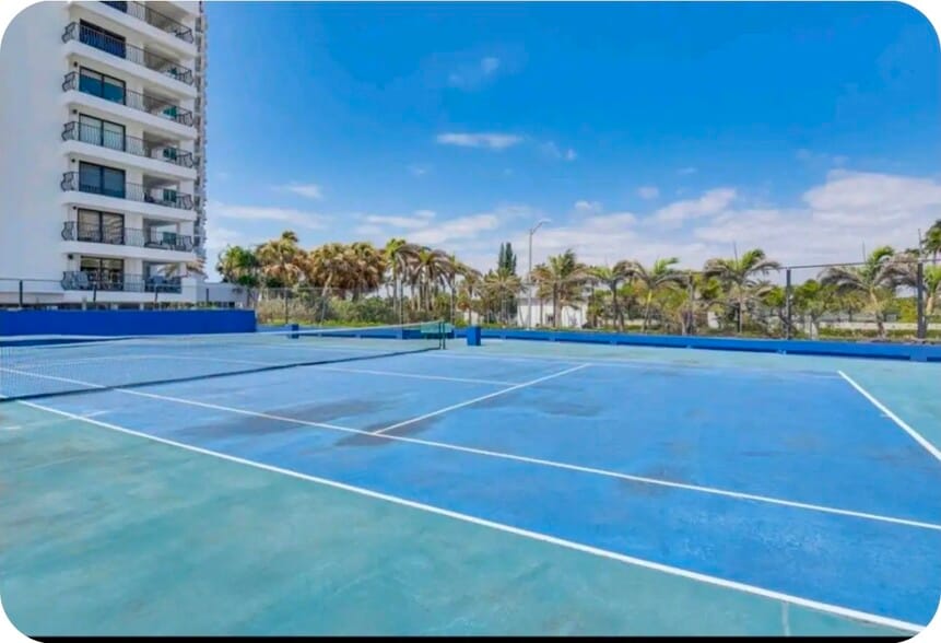 Building Photo - 5445 Collins Ave